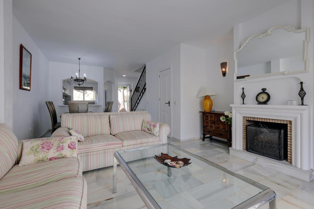 Quaint 2 Bedroom Townhouse With Pool Close To Sea! Benalmádena Zewnętrze zdjęcie