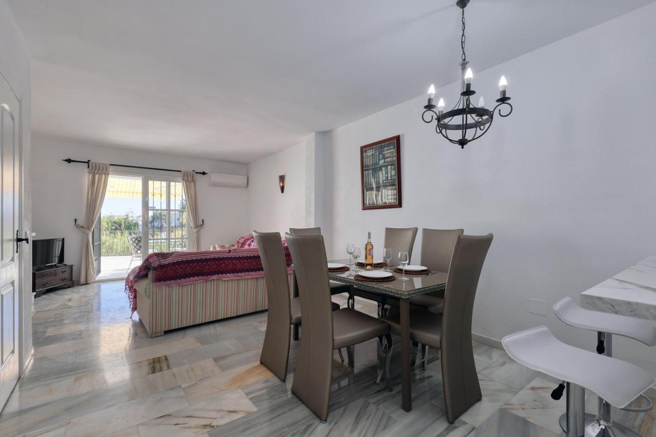 Quaint 2 Bedroom Townhouse With Pool Close To Sea! Benalmádena Zewnętrze zdjęcie