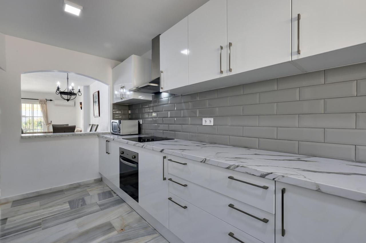 Quaint 2 Bedroom Townhouse With Pool Close To Sea! Benalmádena Zewnętrze zdjęcie