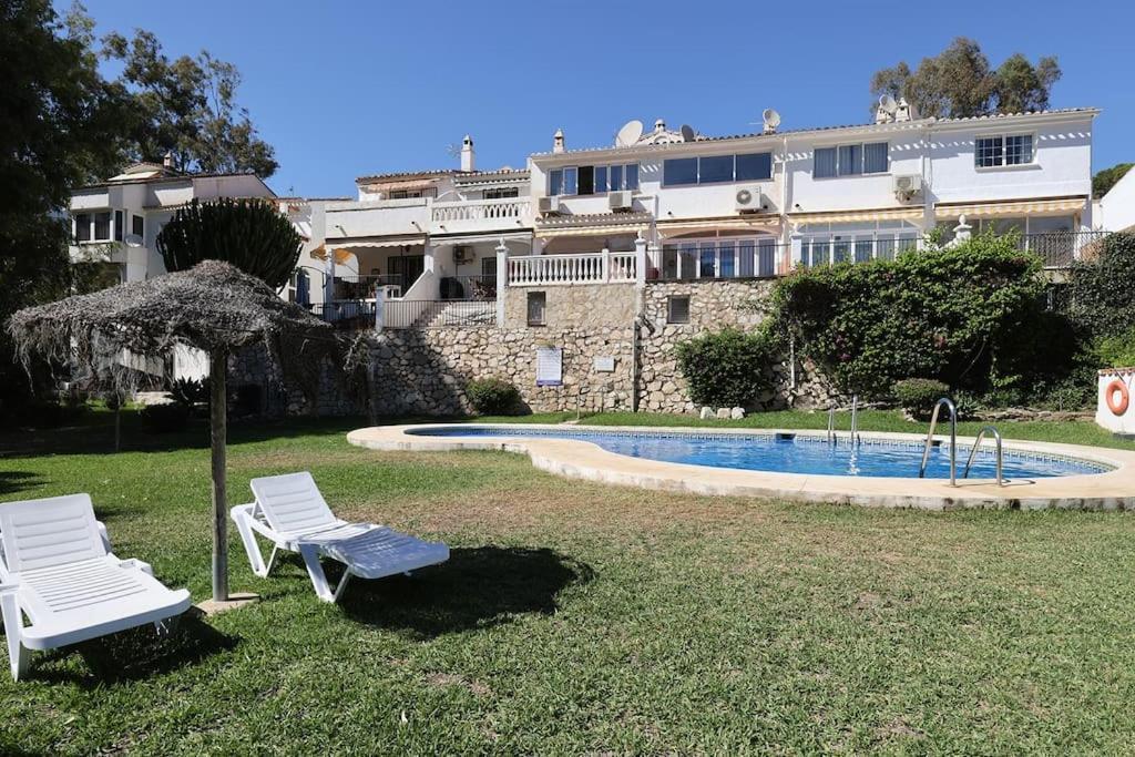 Quaint 2 Bedroom Townhouse With Pool Close To Sea! Benalmádena Zewnętrze zdjęcie
