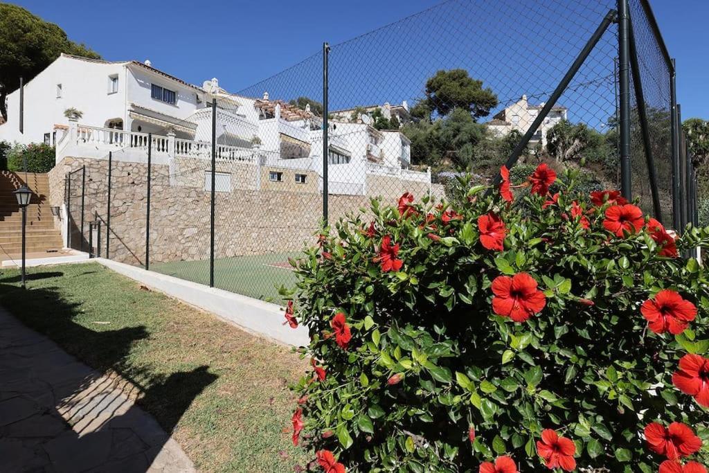 Quaint 2 Bedroom Townhouse With Pool Close To Sea! Benalmádena Zewnętrze zdjęcie