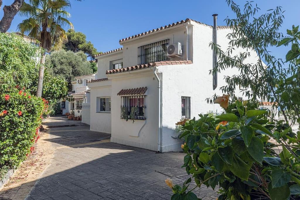 Quaint 2 Bedroom Townhouse With Pool Close To Sea! Benalmádena Zewnętrze zdjęcie