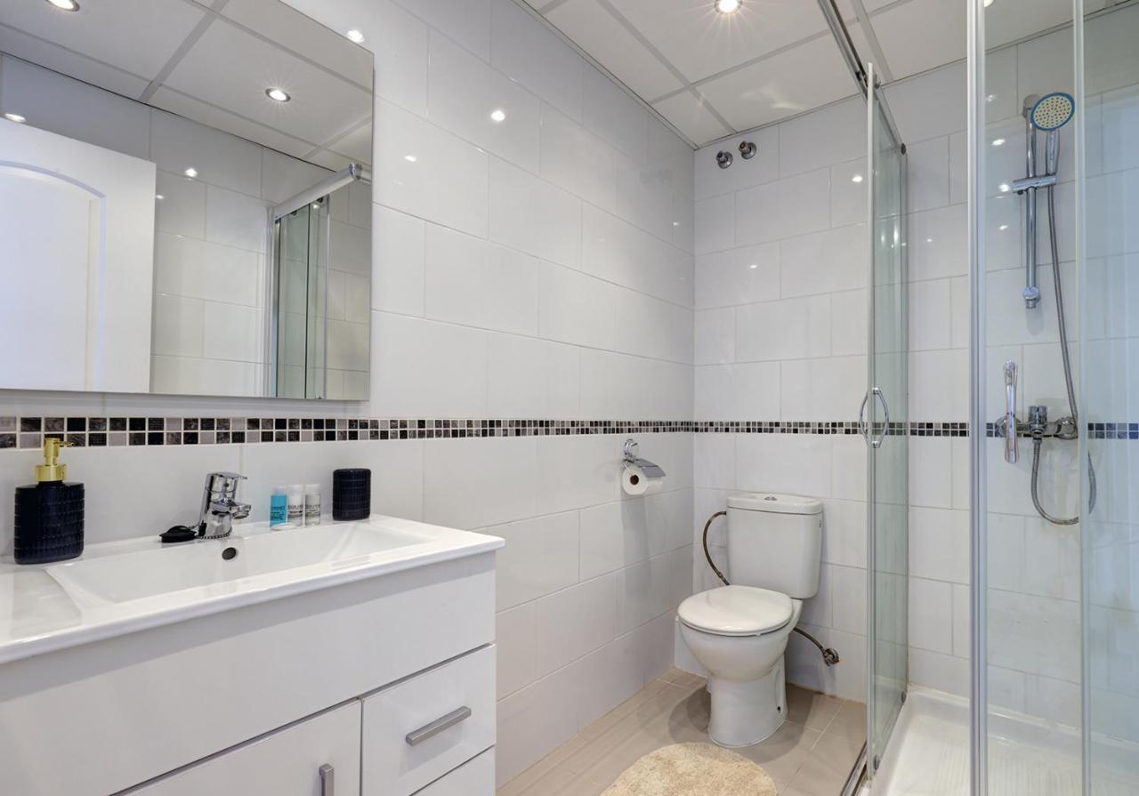 Quaint 2 Bedroom Townhouse With Pool Close To Sea! Benalmádena Zewnętrze zdjęcie