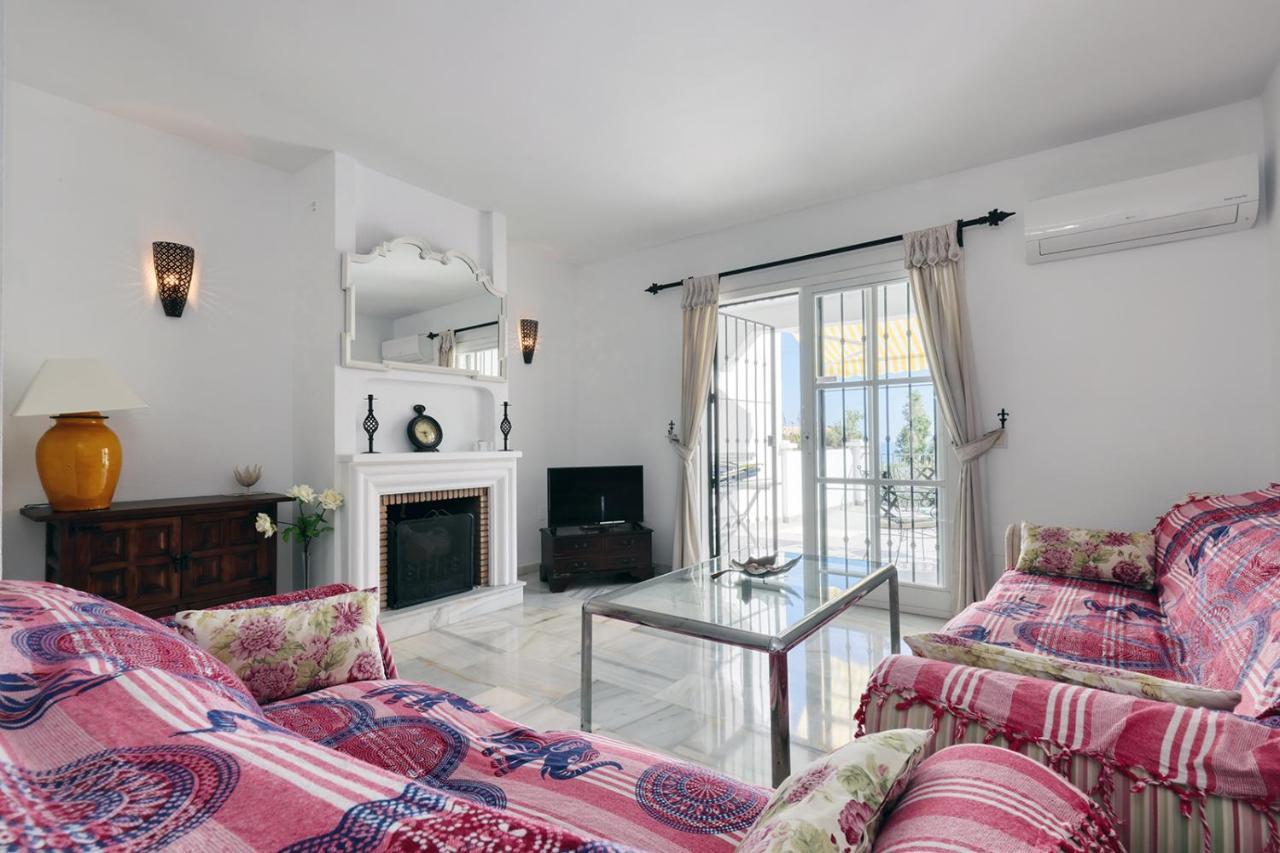 Quaint 2 Bedroom Townhouse With Pool Close To Sea! Benalmádena Zewnętrze zdjęcie